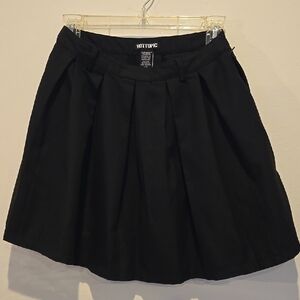 Hot Topic Classic Black Pleated Skirt With Pockets